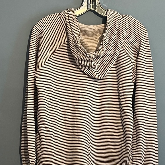 SELLING TOP LOUISVILLE CARDINALS FOR WOMEN SIZE SMALL COLOR BLACK/GRAY BNWT - Picture 6 of 14